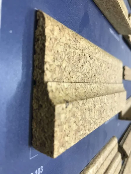 Плинтус пробковый ArtCorkDesing С 103 лакированный 12х65х910 мм в Сургуте