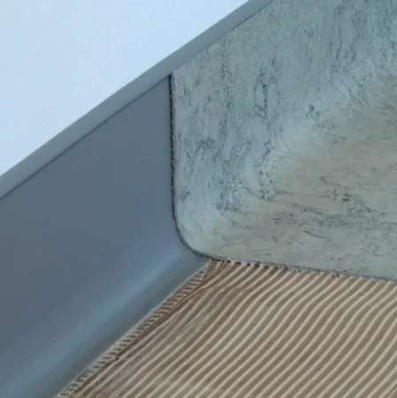 Коннелюрный односоставной плинтус Bonkeel Prof Серый (95х2700мм) в Сургуте