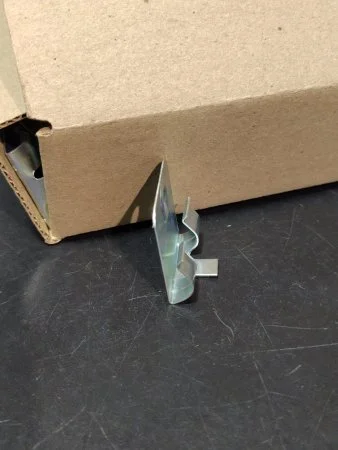 Клипсы к плинтусу MDF Bonkeel (50шт) в Сургуте