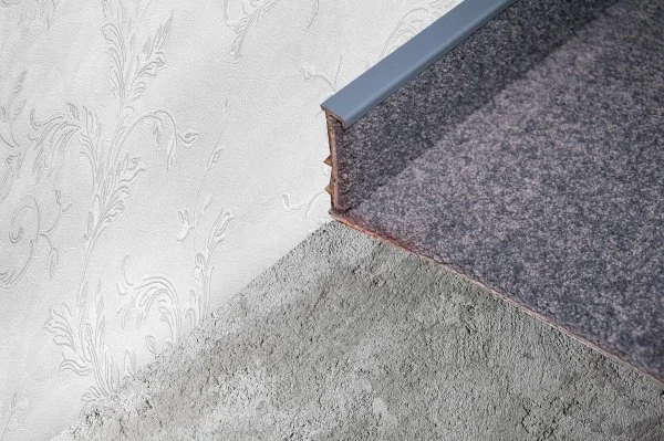 Плинтус для ковролина Korner Listwa 108 Графит 2,5м (50мм) в Сургуте