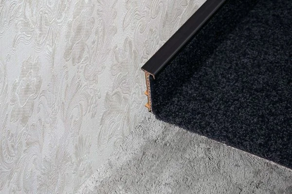 Плинтус для ковролина Korner Listwa 109 Черный 2,5м (50мм) в Сургуте