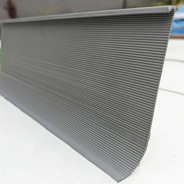 Коннелюрный односоставной плинтус Bonkeel Prof Серый (95х2700мм) в #REGION_NAME_DECLINE_PP#